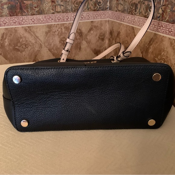 Handbag - Picture 4 of 7